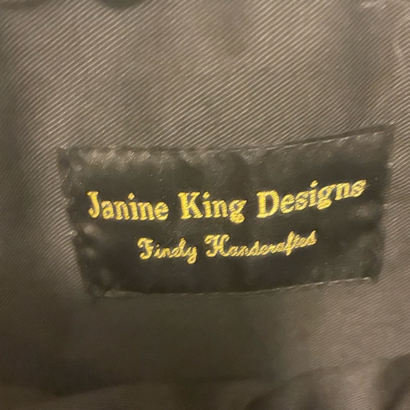 Janine King Designs crossbody zippered purse with pocket in black and white - Picture 3 of 9